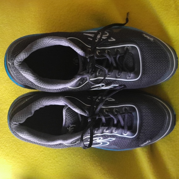 Athletic_Shoes